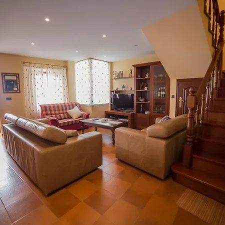 Casa Morazon Fontan بيت للعطل
