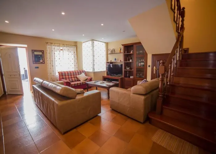 Casa Morazon Fontan بيت للعطل